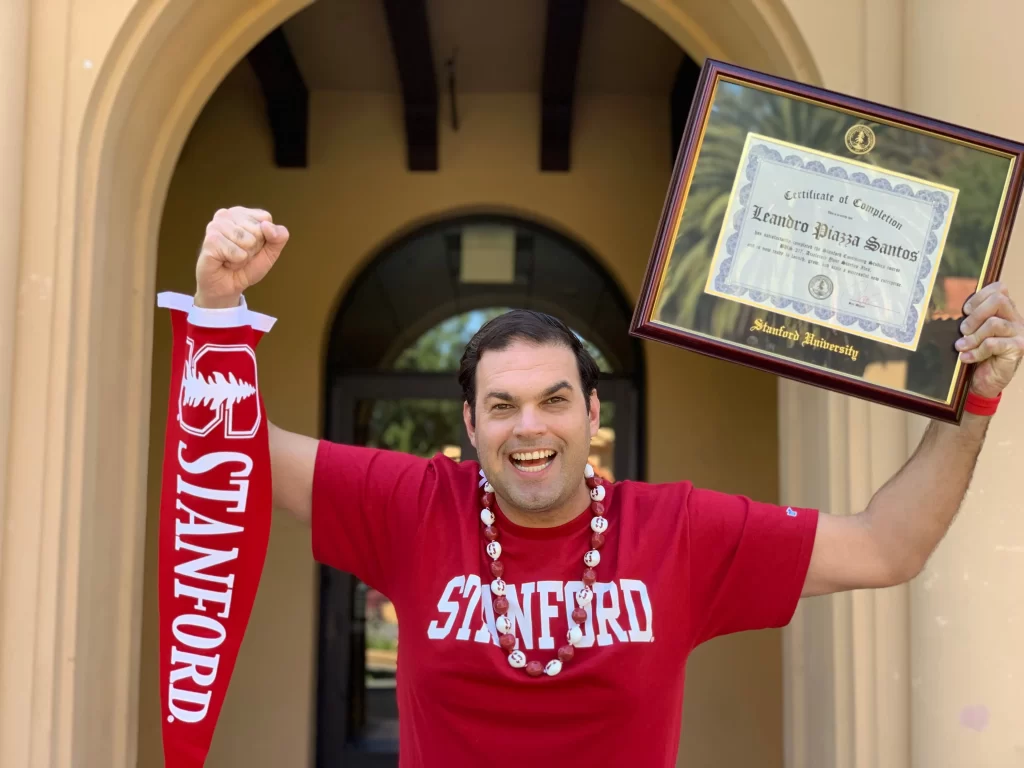 Leandro Piazza recebendo o diploma da Universidade de Stanford